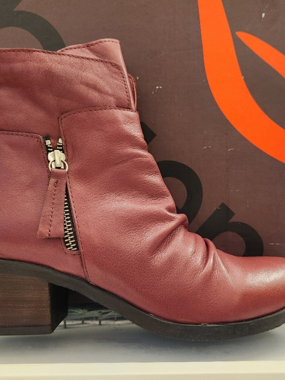BUENO Leather "Colbie" Plum Booties. NIB. Size EU 38/US 7.5-8